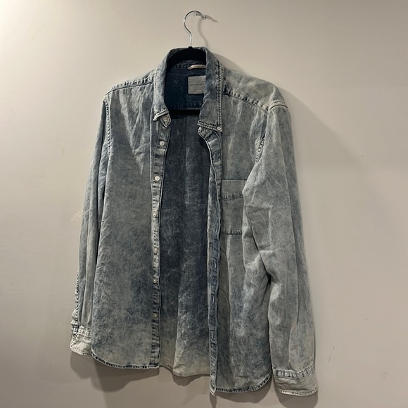 American Eagle Jean wash out Button Up! - Picture 1 of 3
